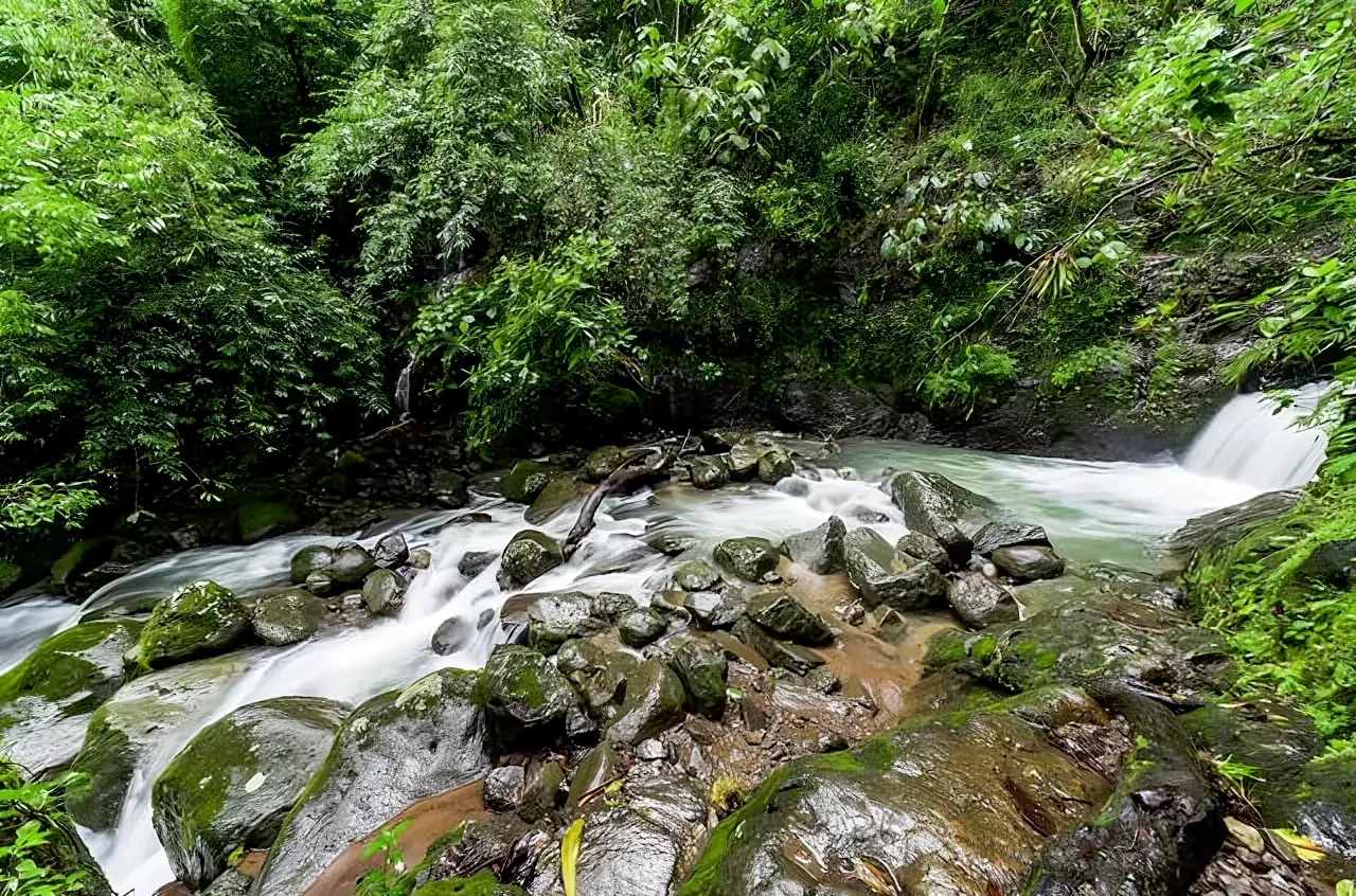 Chorro Las Mosas cascades, le long du Rio Anton en El Valle de Anton - Panama