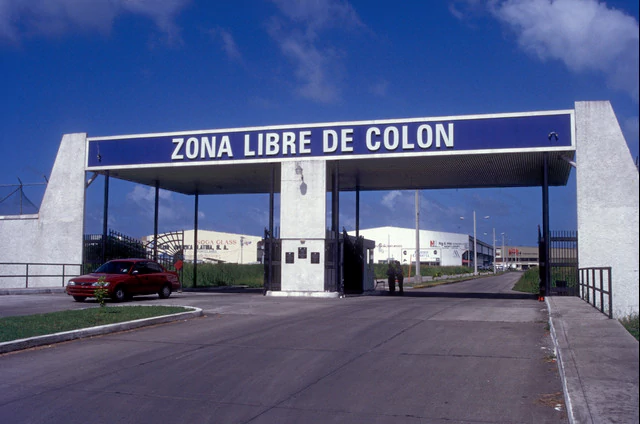 Entrée de la zone Duty Free ou Zona libre dans la ville de Colon, Panama